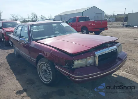 1993 Lincoln Town Car Executive z USA, uszkodzony, nr VIN 1LNLM81W7PY727890